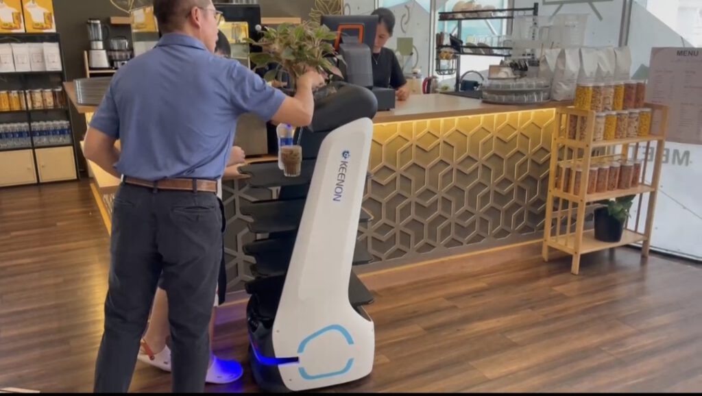 ỨNG DỤNG CỦA ROBOT KEENON TRONG NHÀ HÀNG