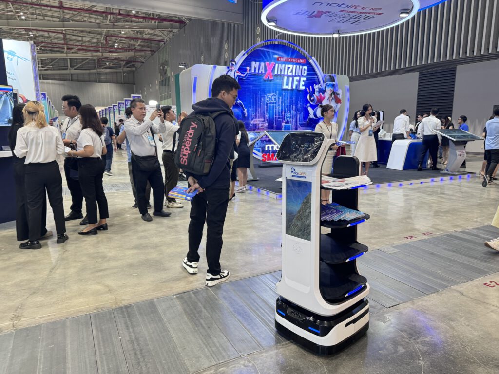 DIGICORP LAUNCHES A SERIES OF ROBOT PRODUCTS AT THE SMART CITY ASIA 2024 EXHIBITION