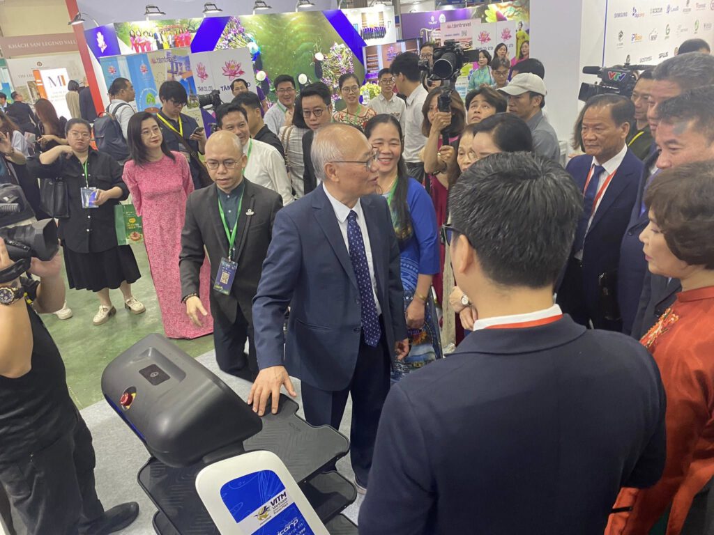DIGICORP GIỚI THIỆU GIẢI PHÁP ROBOT PHỤC VỤ KHÁCH SẠN, NHÀ HÀNG TẠI TRIỂN LÃM VITA 2025
